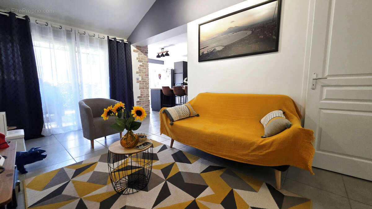 Appartement à HEYRIEUX