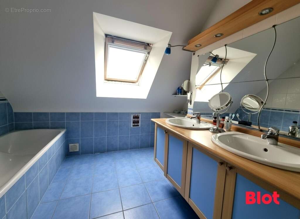 Maison 125 m² à Montreuil-Le-Gast  - photo 7