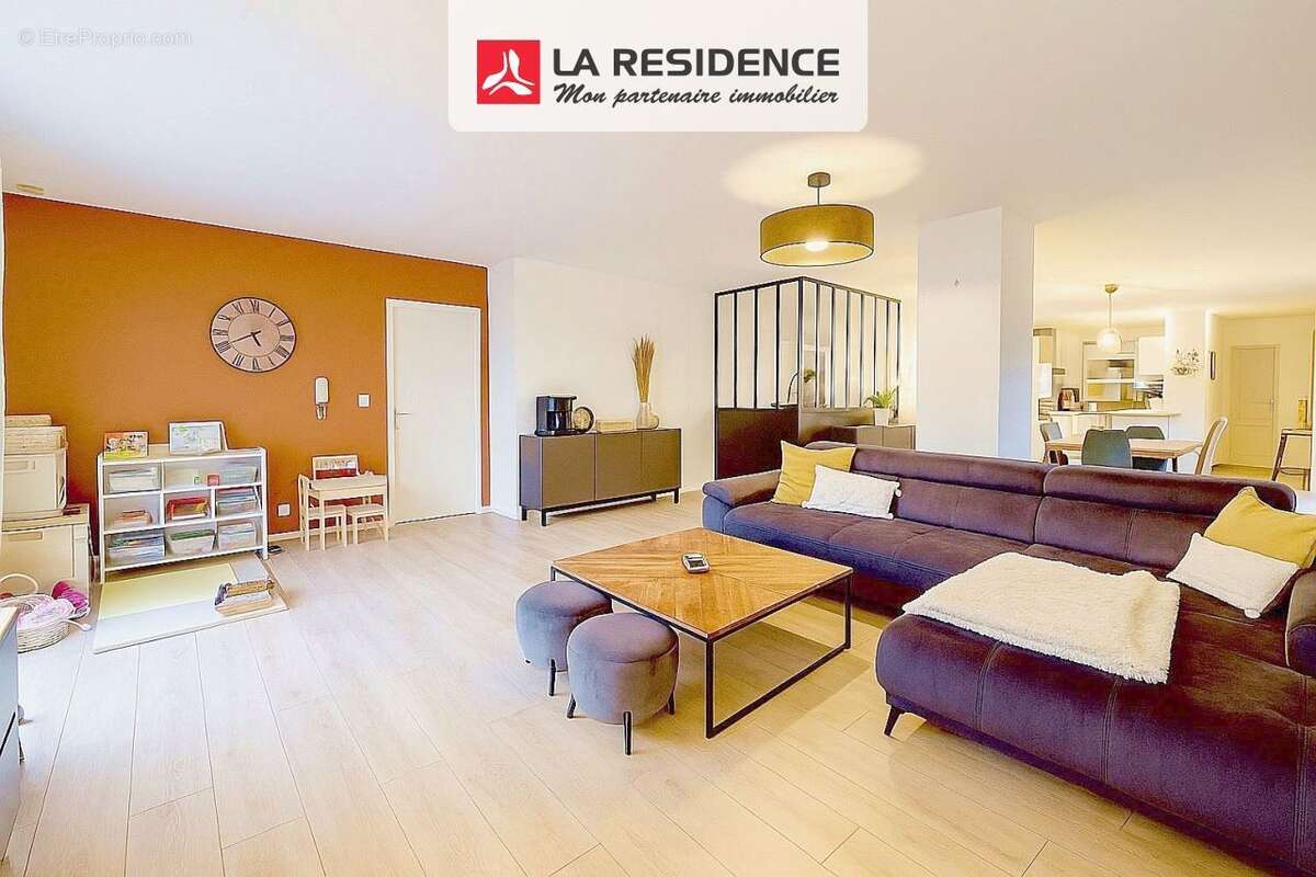 Appartement 115 m² à Saint-Pierre-Du-Perray  - photo 2