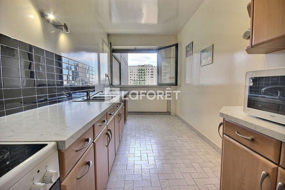 Appartement à COURBEVOIE