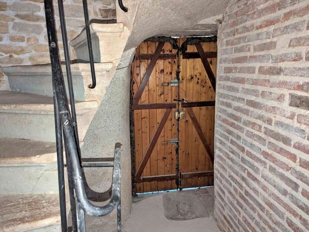 escalier en pierre de bourgogne - Maison à CLAMECY