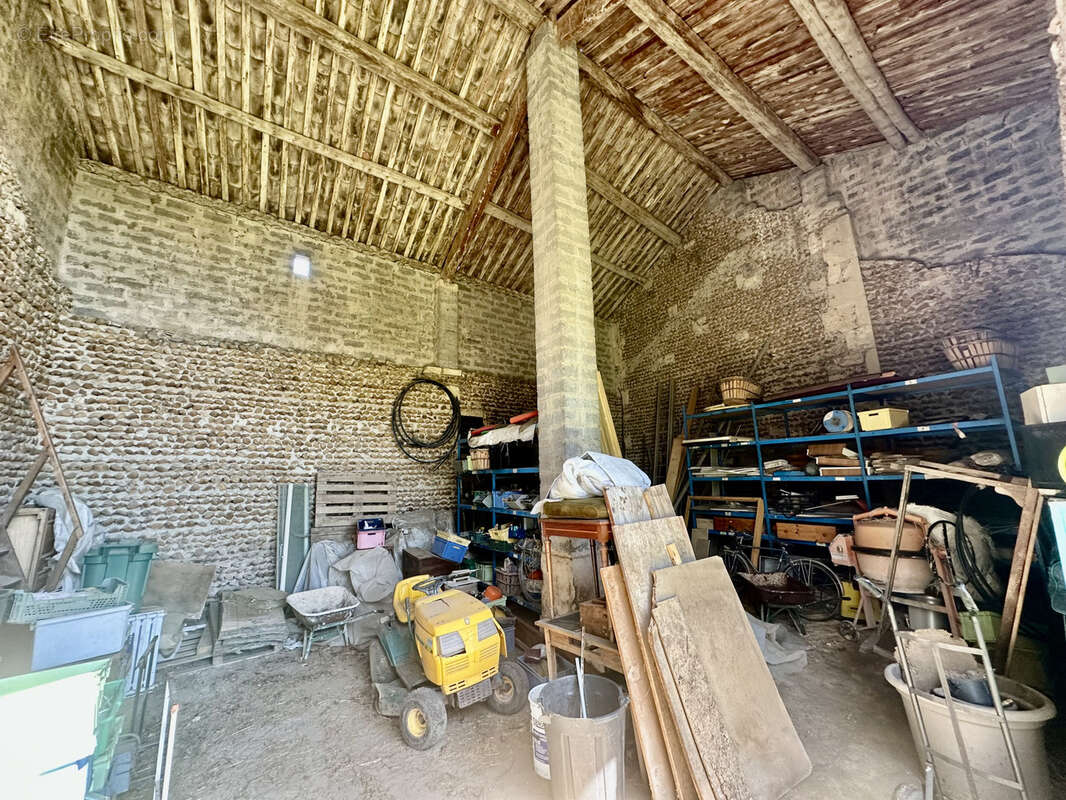 Moulès(13) : Authentique Mas T10 du XVIIIème de 252 m2 + Dépendances sur 1.9 hectare - photo 29