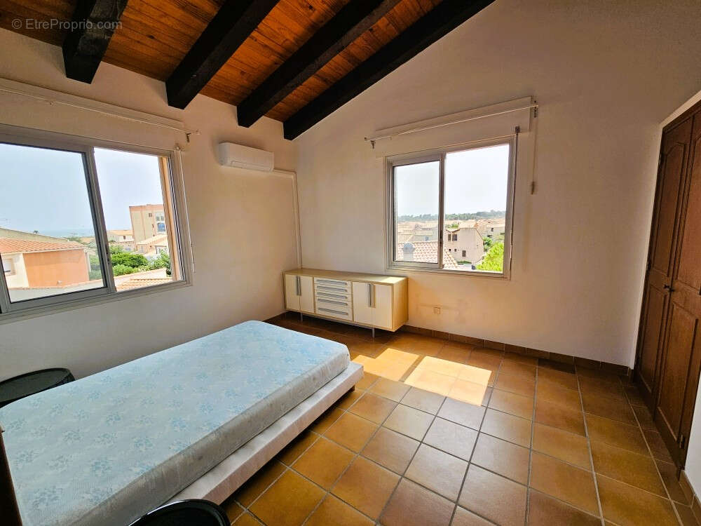 Local + logement t5 - le village - le barcares - photo 12