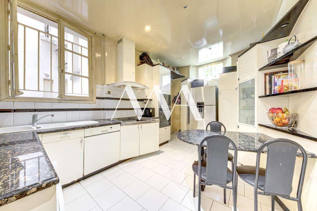 Appartement à NEUILLY-SUR-SEINE