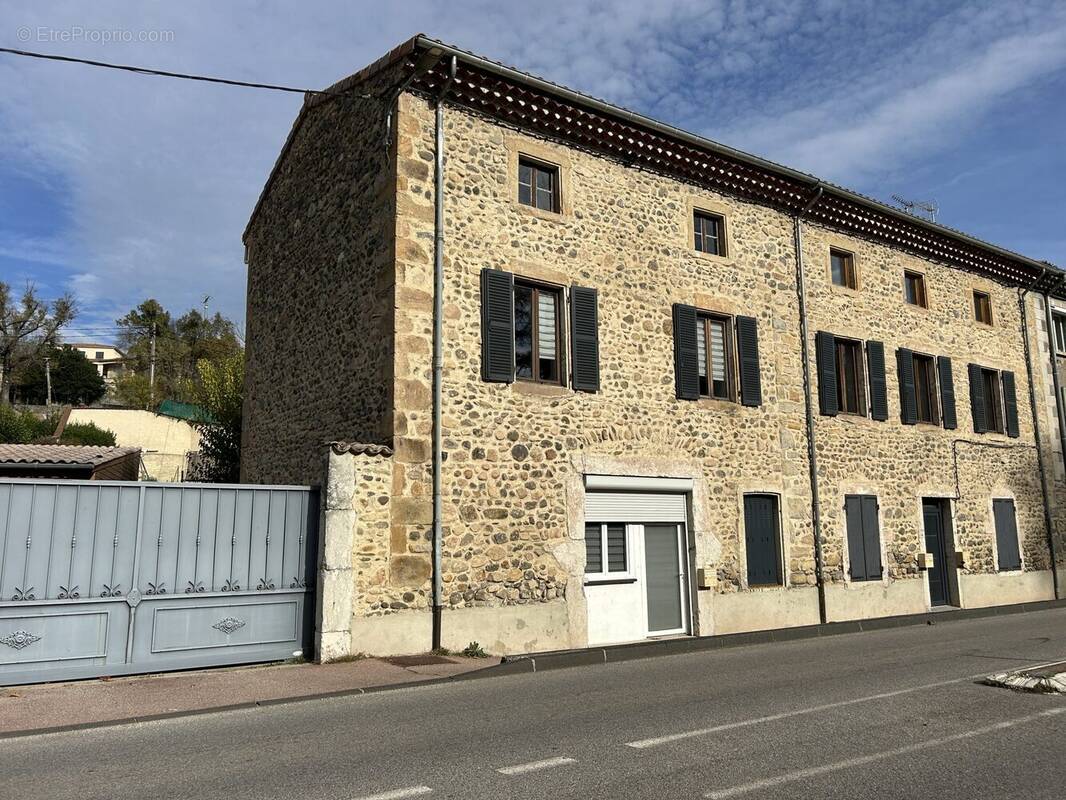 Maison à SAINT-JULIEN-EN-SAINT-ALBAN