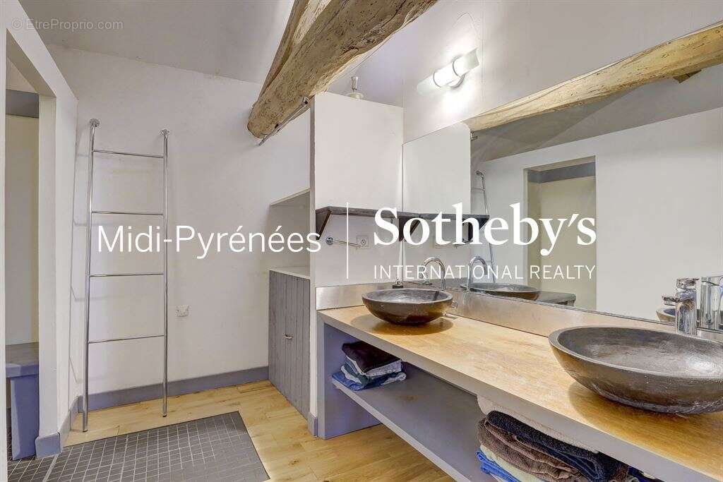 Maison à SAINT-PIERRE-DE-LAGES