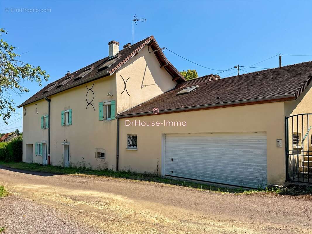 Maison à CIREY-LES-PONTAILLER