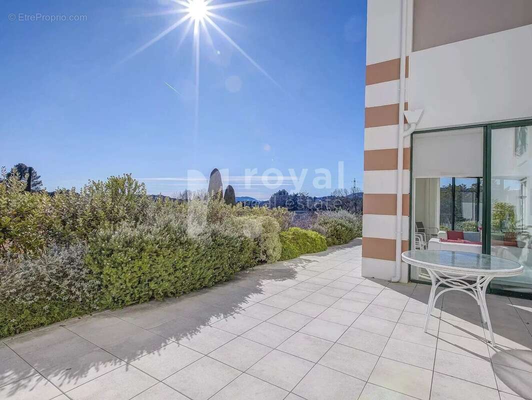 Appartement à MOUGINS