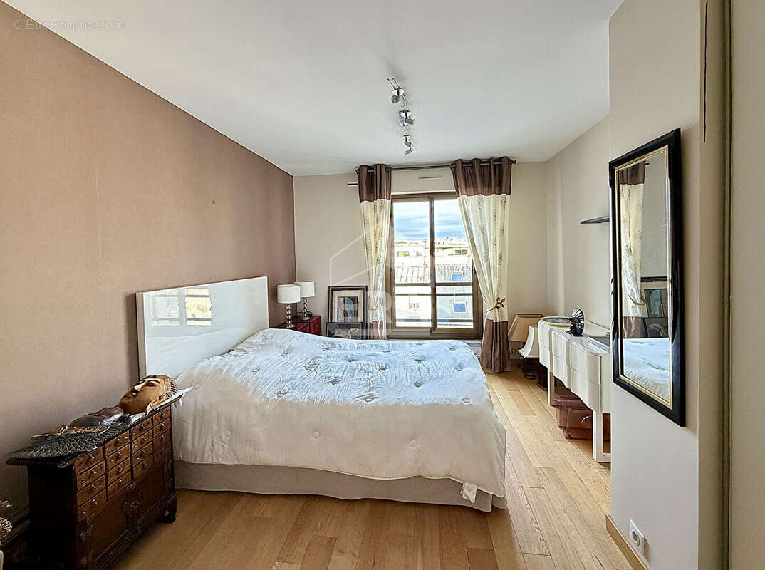 Appartement à LEVALLOIS-PERRET