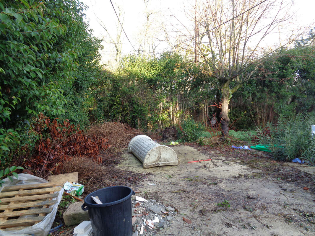 Terrain à SAINT-ETIENNE-DU-GRES