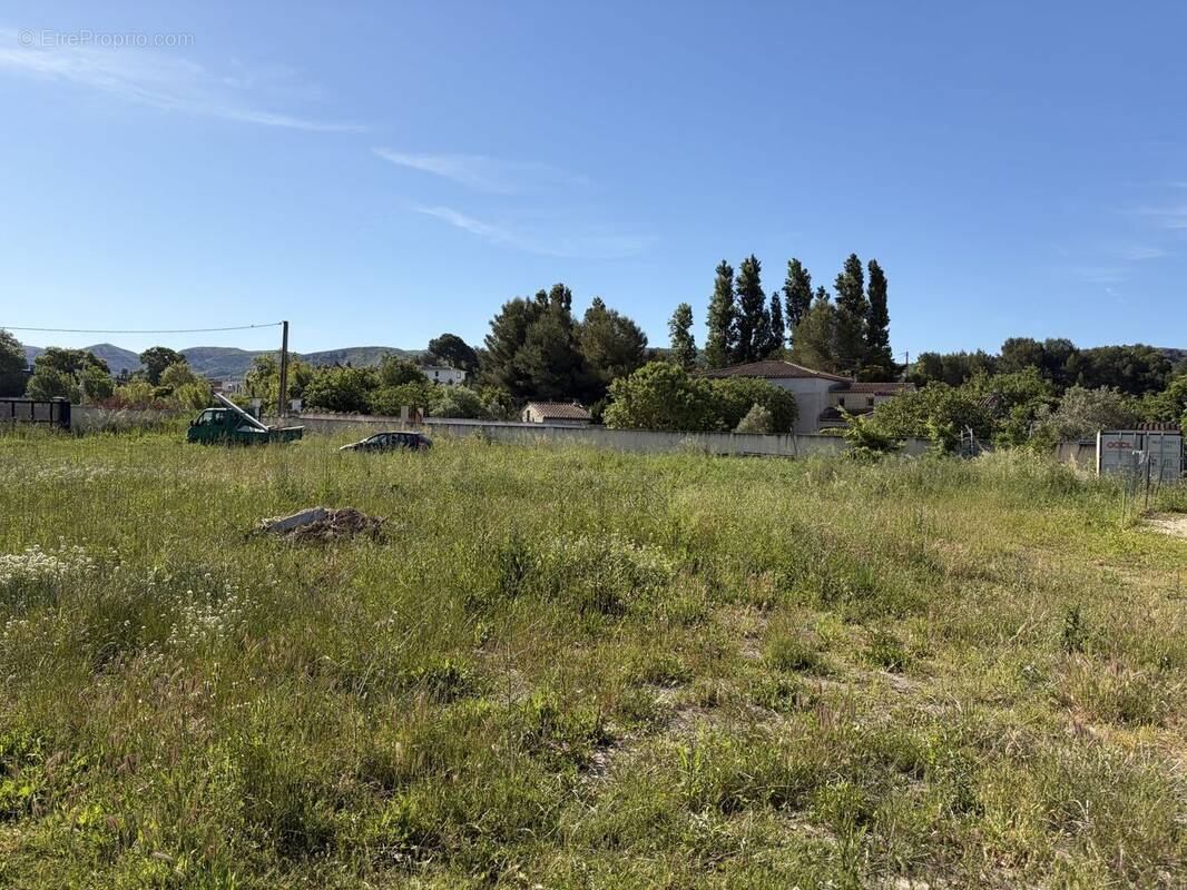 Terrain à GIGNAC-LA-NERTHE