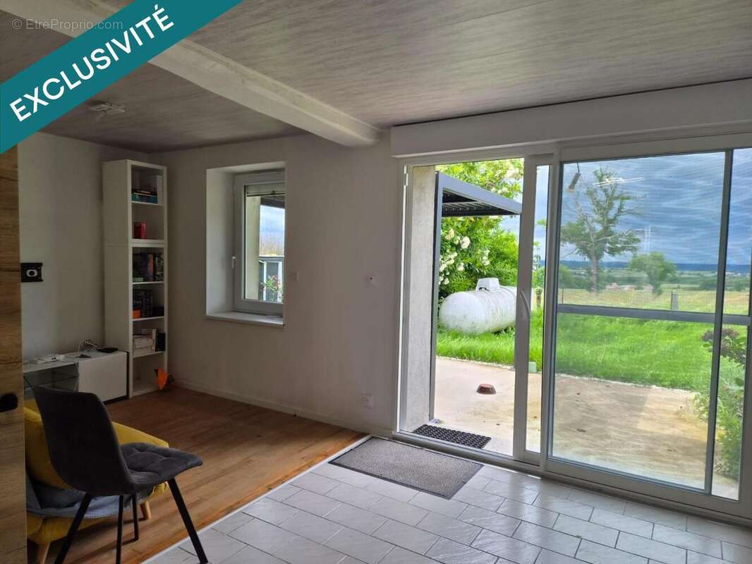 Maison 76 m² à Louroux-De-Bouble  - photo 2