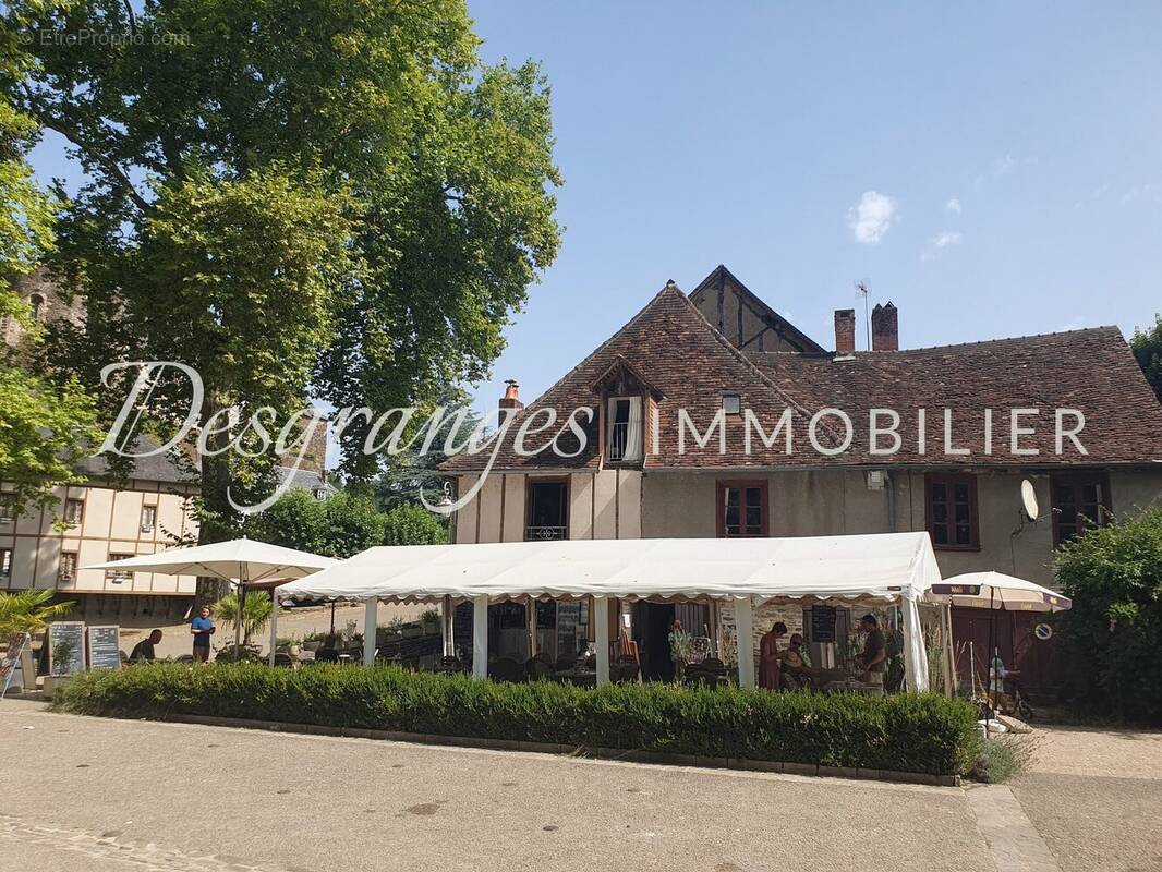 Appartement à SEGUR-LE-CHATEAU
