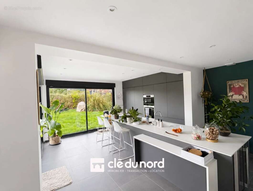 Maison à LA CHAPELLE-D'ARMENTIERES