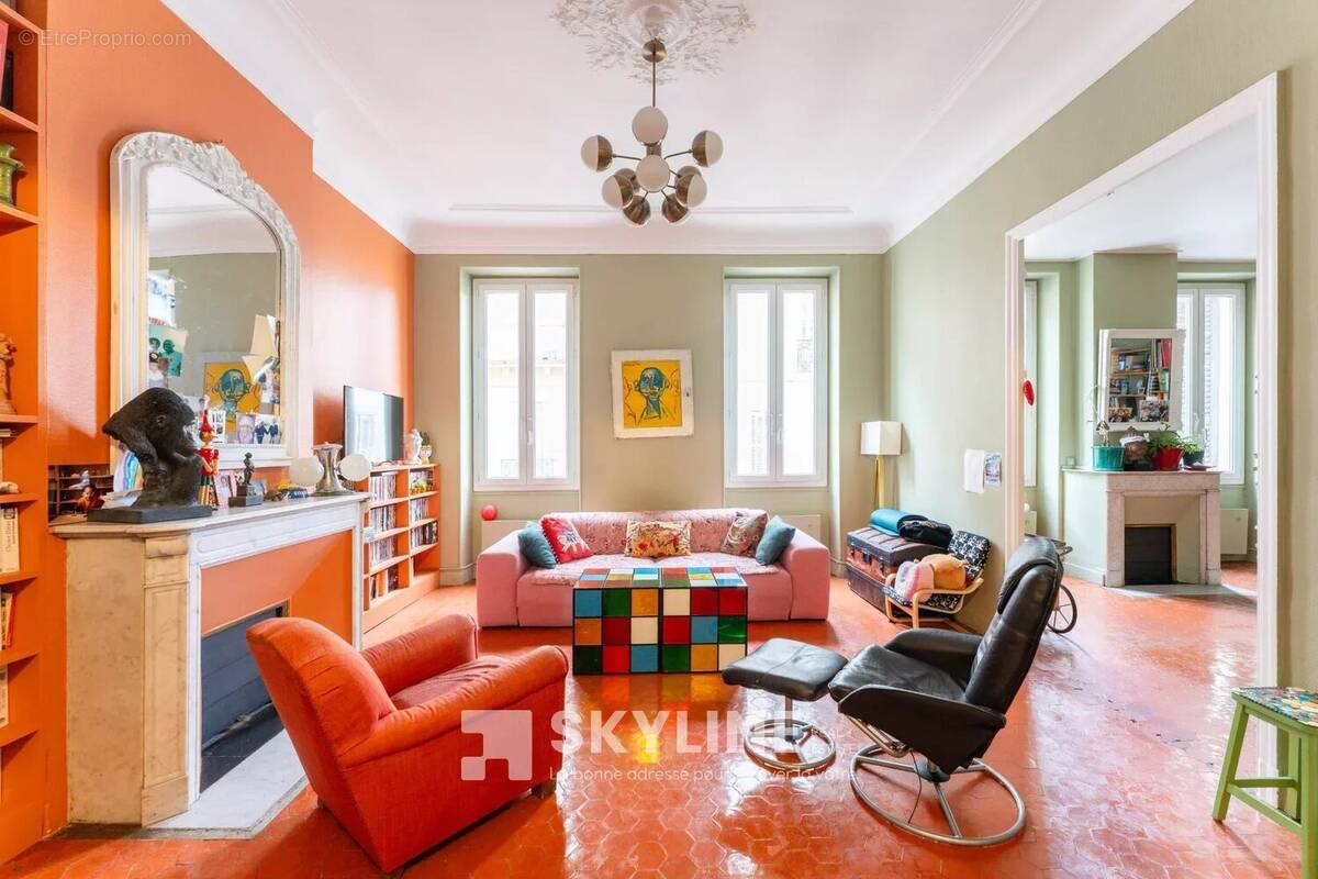 Appartement à MARSEILLE-1E