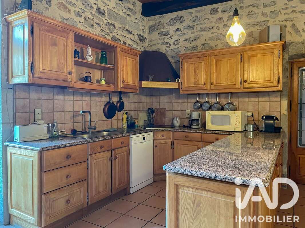 377 m² à Ambeyrac  - photo 6