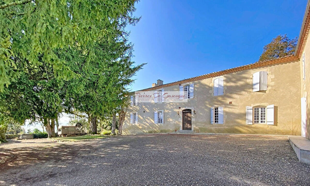 Maison à CASTERA-VERDUZAN