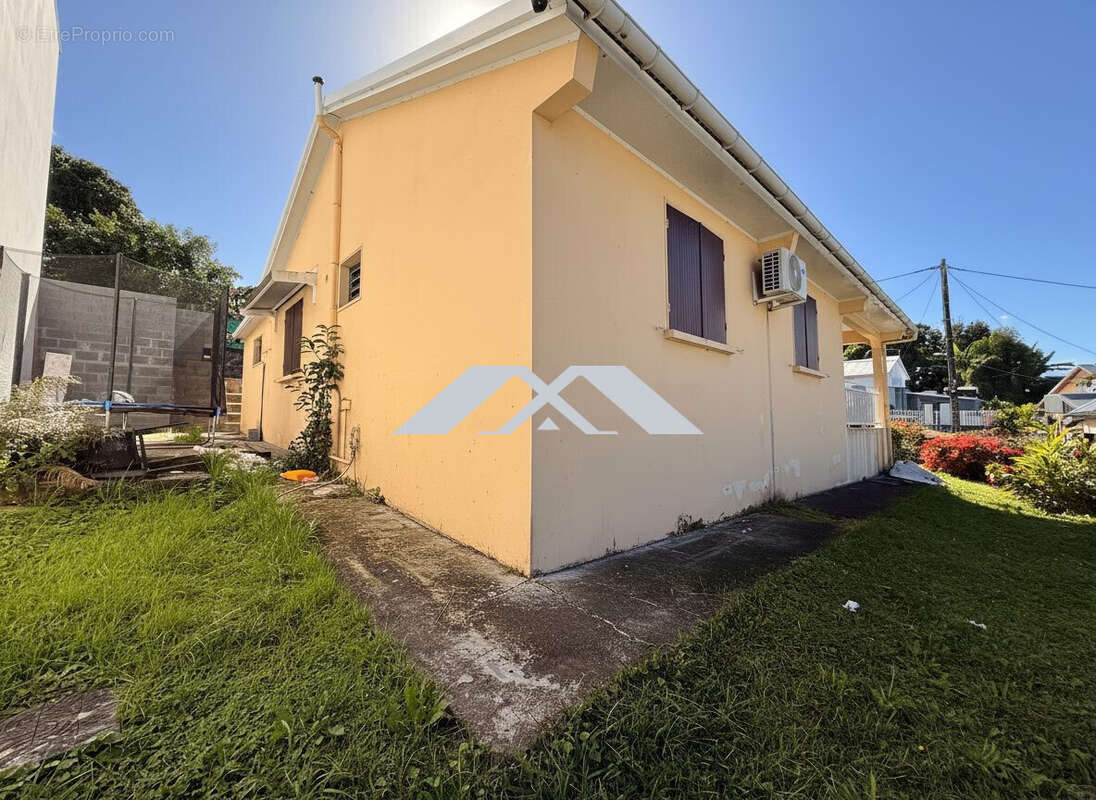 Maison 84 m² à Petite-Ile  - photo 2