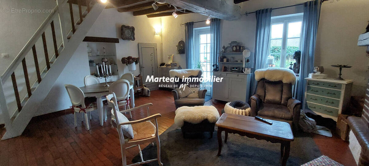 Maison à LA FONTAINE-SAINT-MARTIN