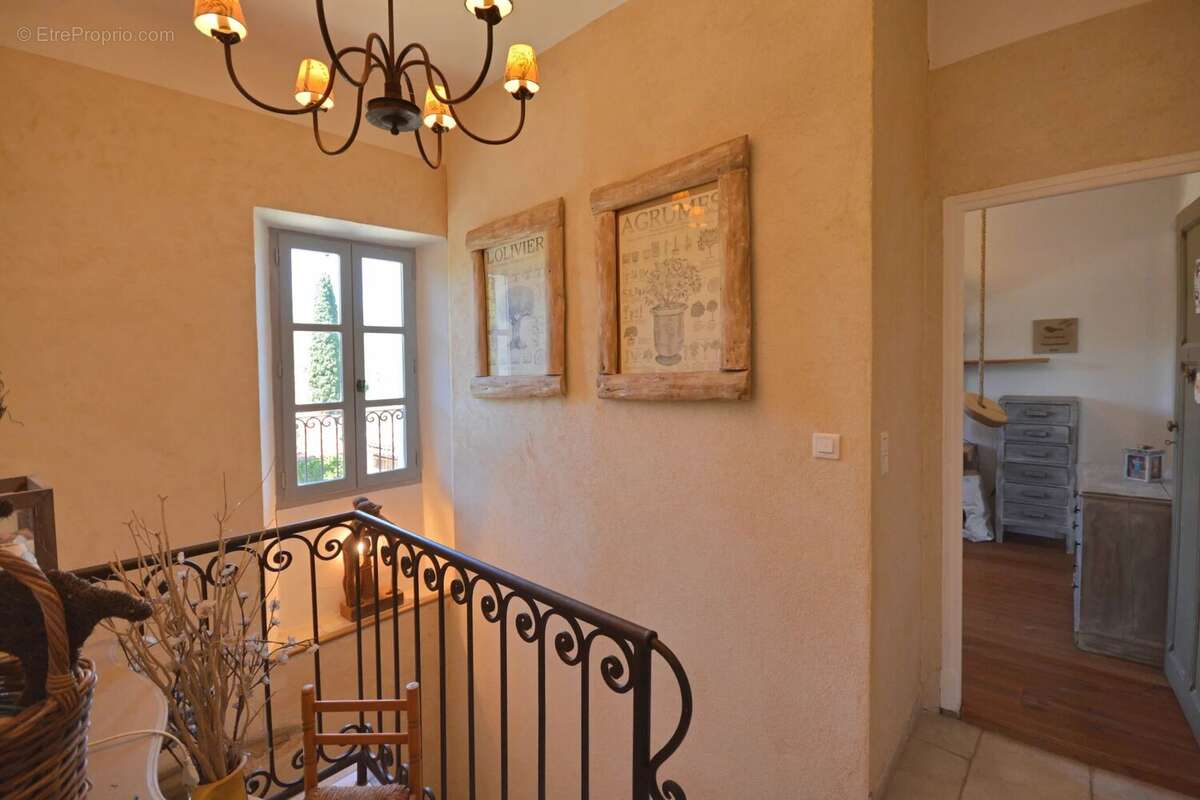 Maison à ROQUEFORT-LES-PINS