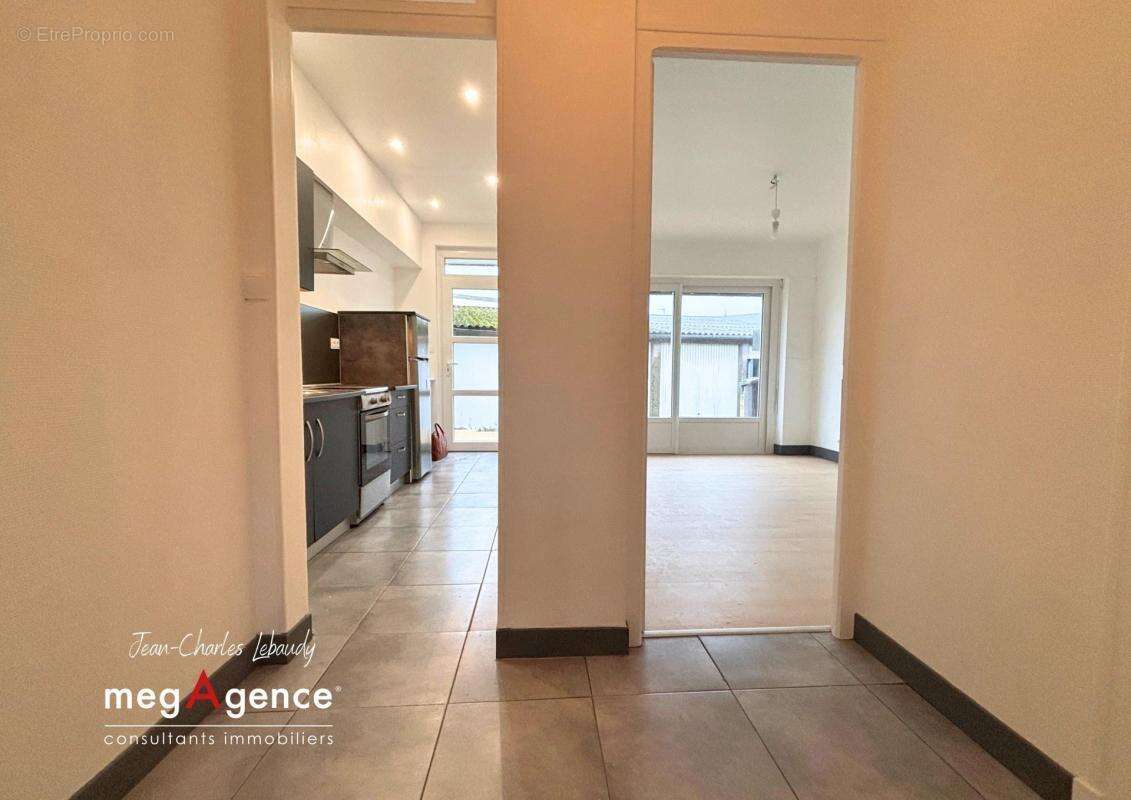 Appartement à DONVILLE-LES-BAINS