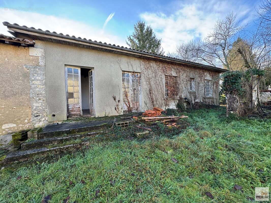 Maison 172 m² à Brossac  - photo 33