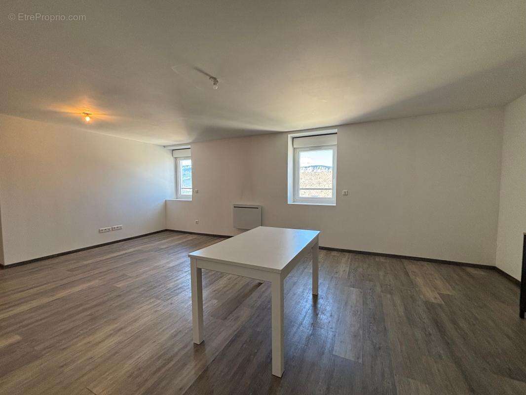 Appartement à MIRIBEL-LES-ECHELLES