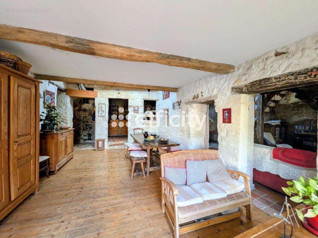 Maison 166 m² à Azay-Le-Rideau  - photo 2