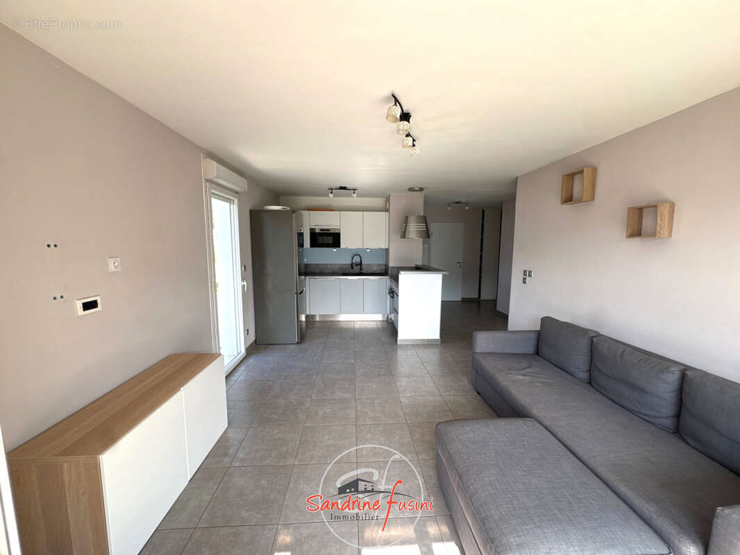 Appartement à CARROS