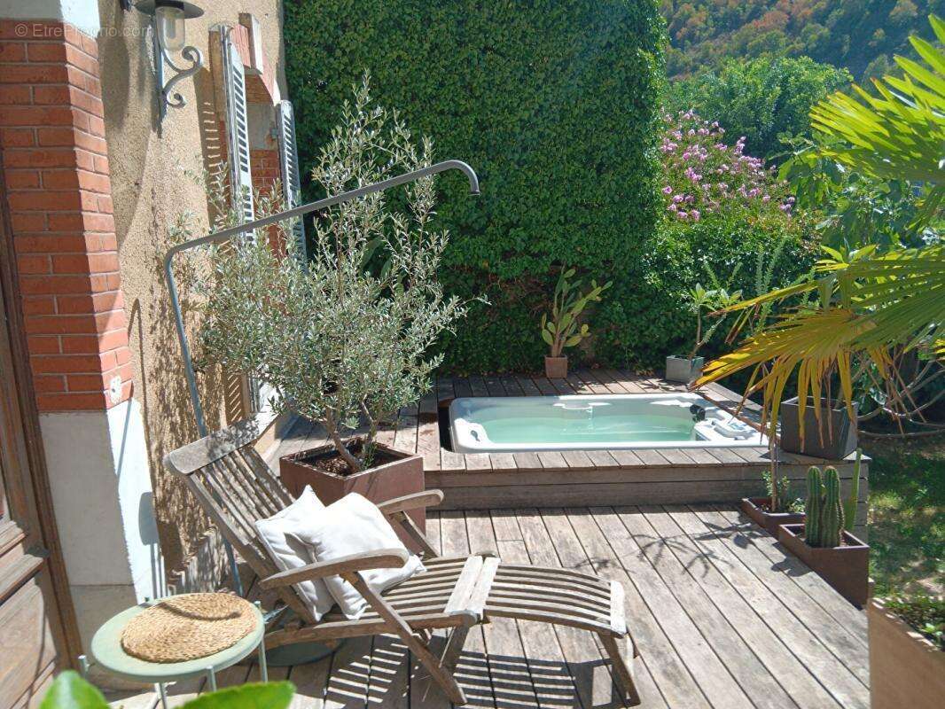 Cahors centre-ville, grande maison familliale avec jardin et SPA - photo 4