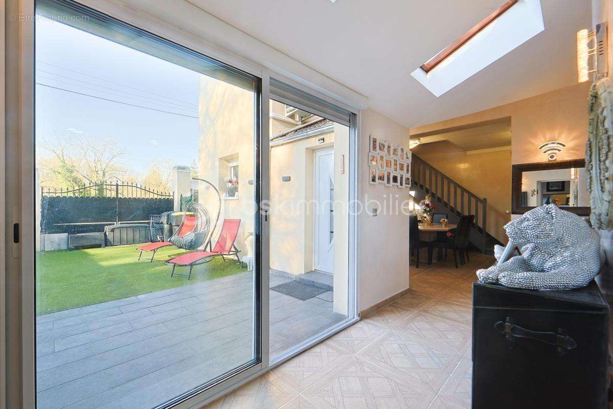 Maison à CRECY-LA-CHAPELLE