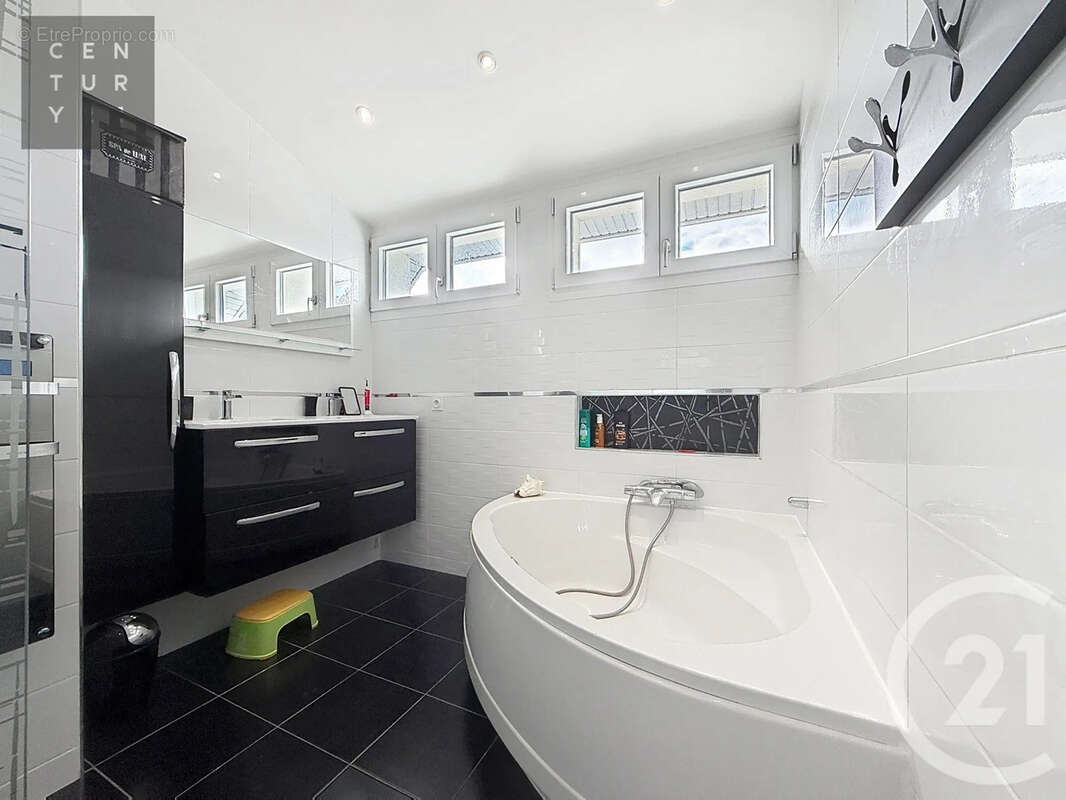 Maison à SAINT-PARRES-AUX-TERTRES