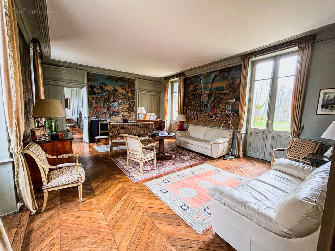 Maison à SURY-LE-COMTAL