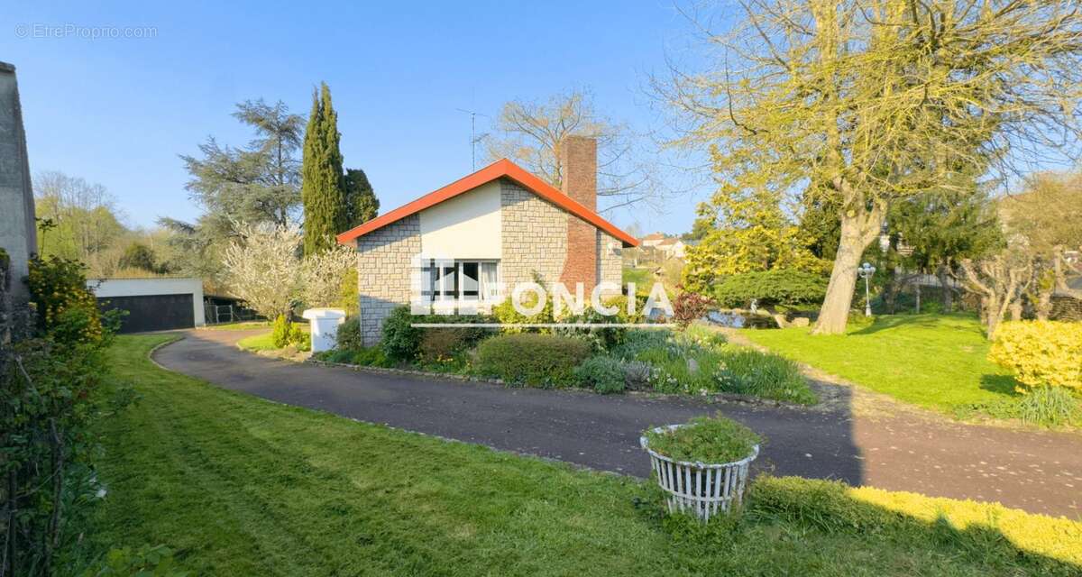 Maison à BEAUMONT-SUR-SARTHE