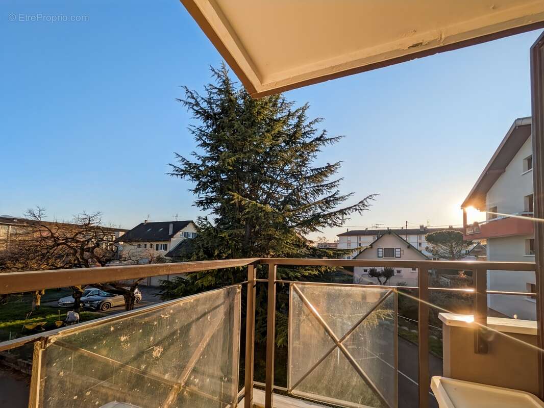 Dpt Haute Savoie (74), à vendre THONON-LES-BAINS - Lumineux T3 de 63m² avec double balcon – Secteur très recherché - photo 9
