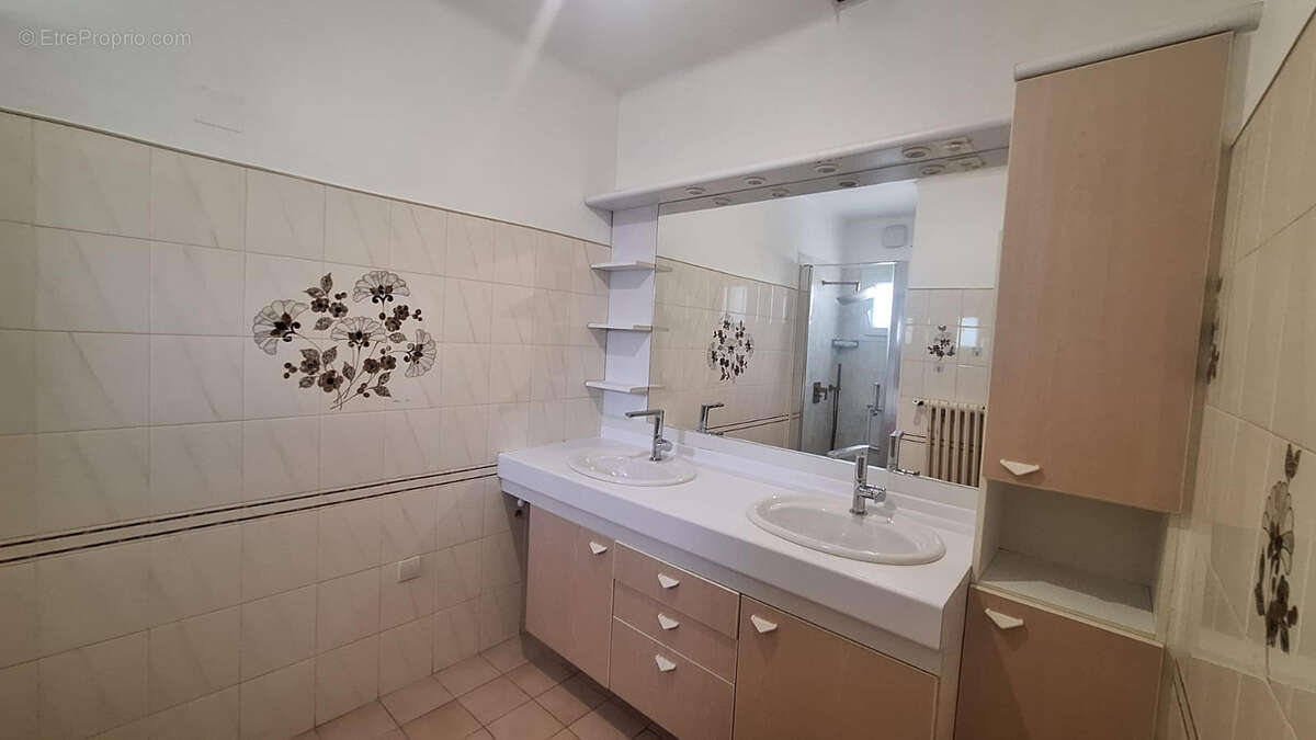 Maison 5 pieces de 113 m² habitables sur 1036 m² de terrain 84500 bollene - photo 9