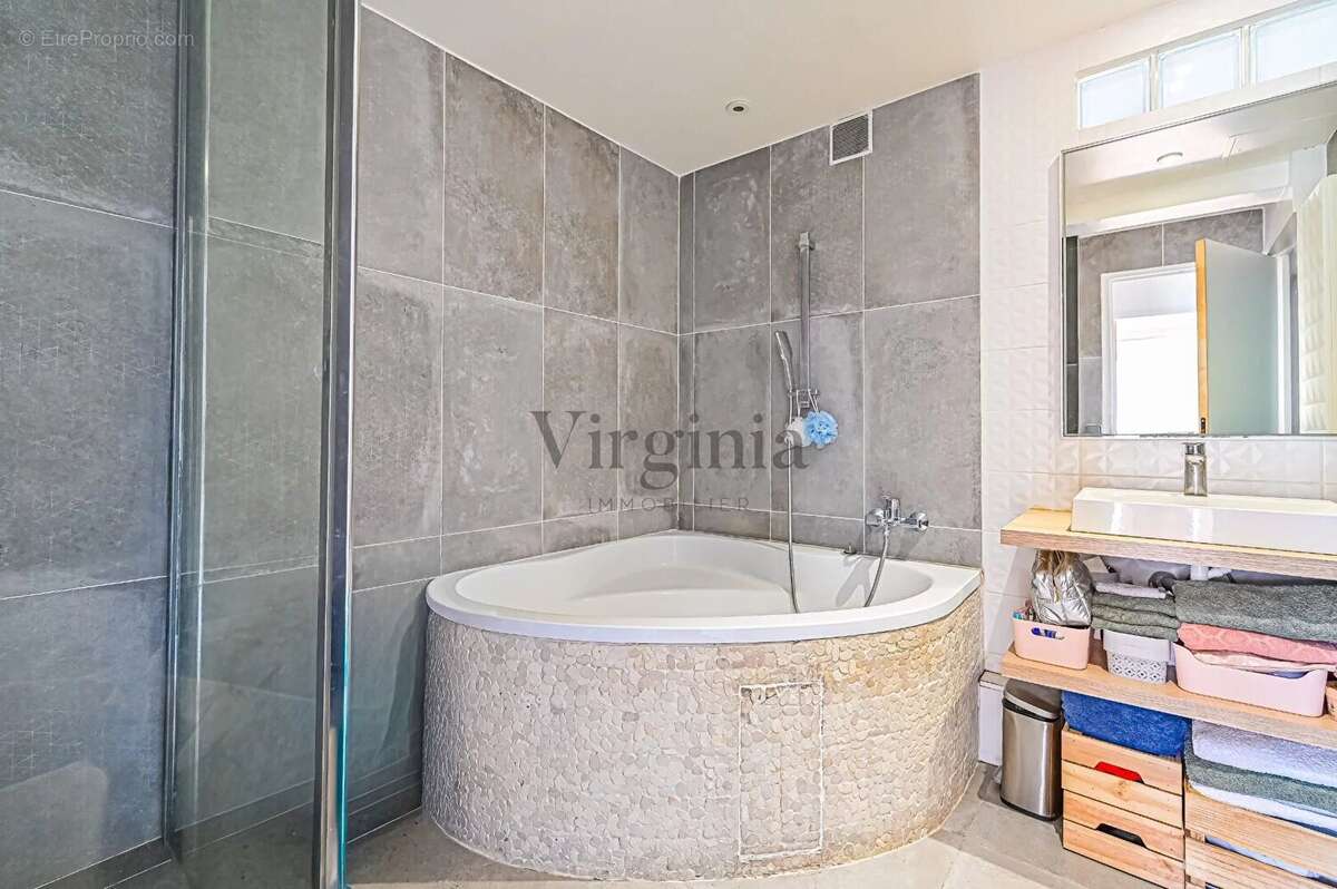 Appartement à CHARENTON-LE-PONT