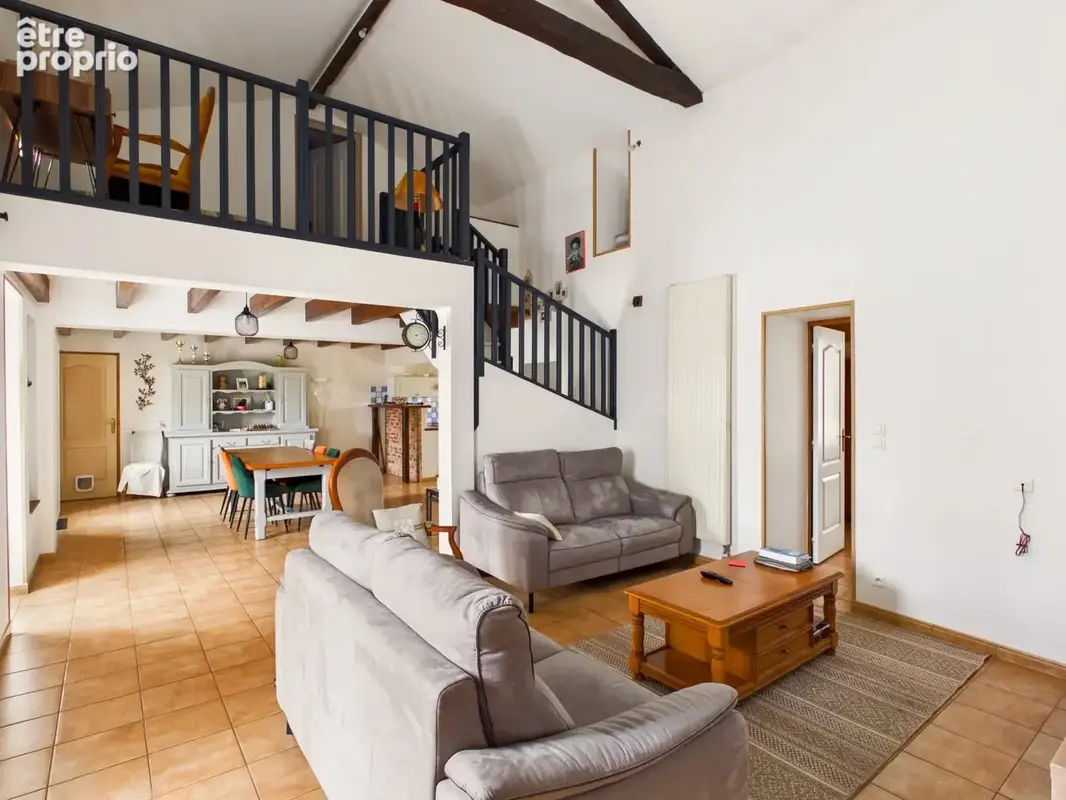 Maison familiale de plain-pied avec piscine, grand garage et potentiel d'agrandissement - photo 3