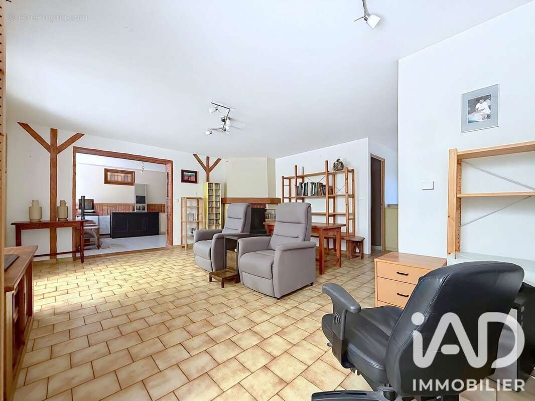 Maison 133 m² à Saint-Fargeau-Ponthierry  - photo 4