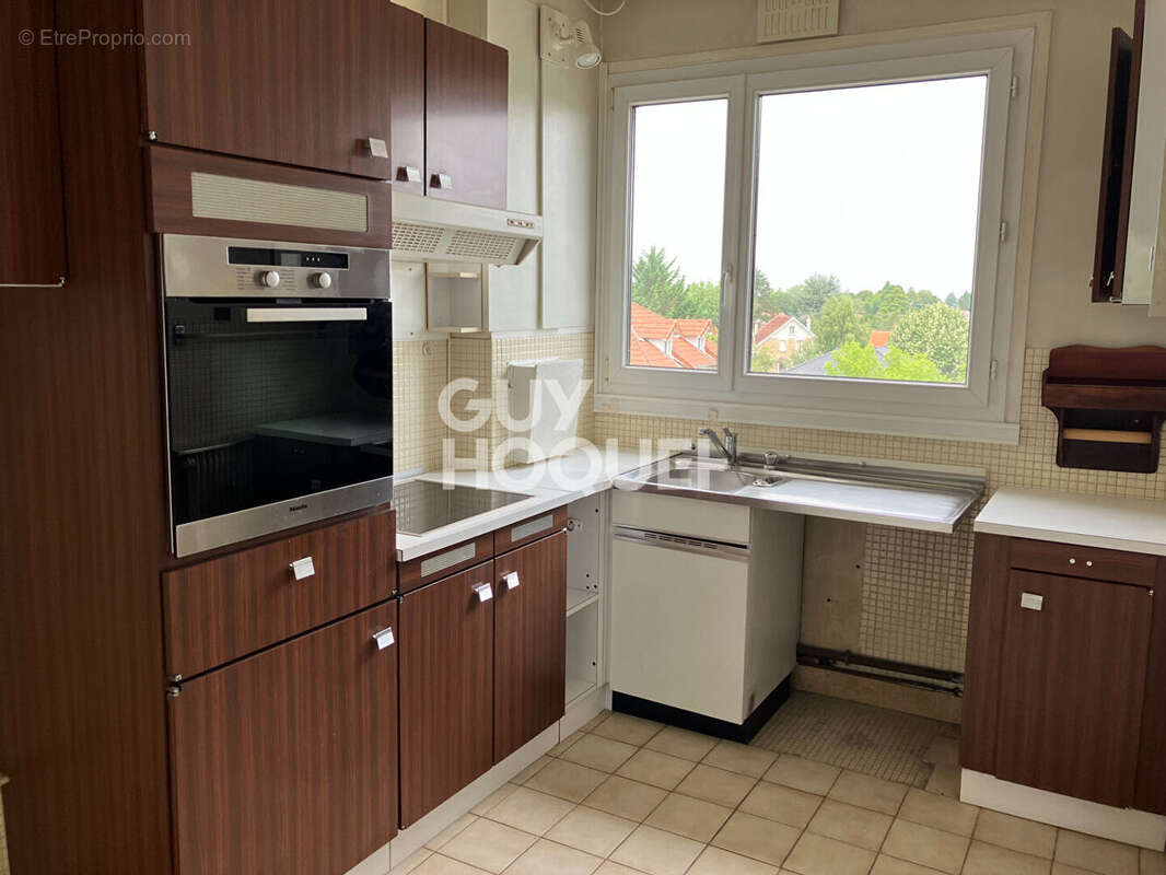 Appartement à LA CELLE-SAINT-CLOUD