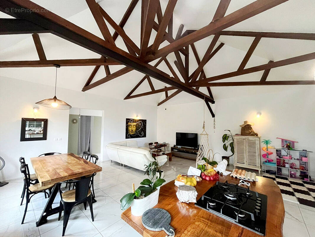 Maison à LES TROIS-BASSINS