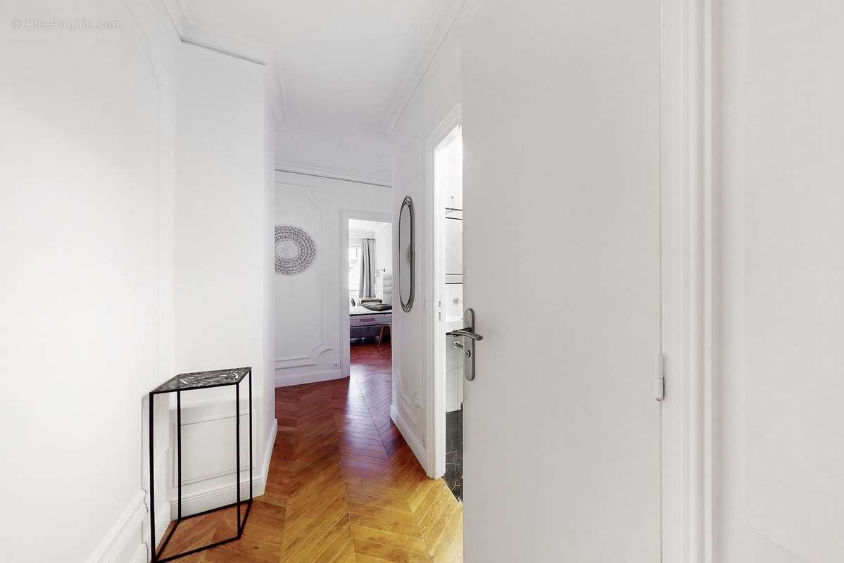 Appartement à PARIS-16E