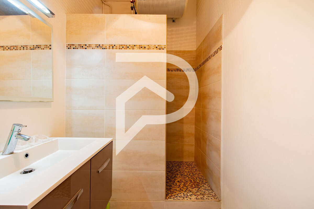 Appartement à MARSEILLE-5E