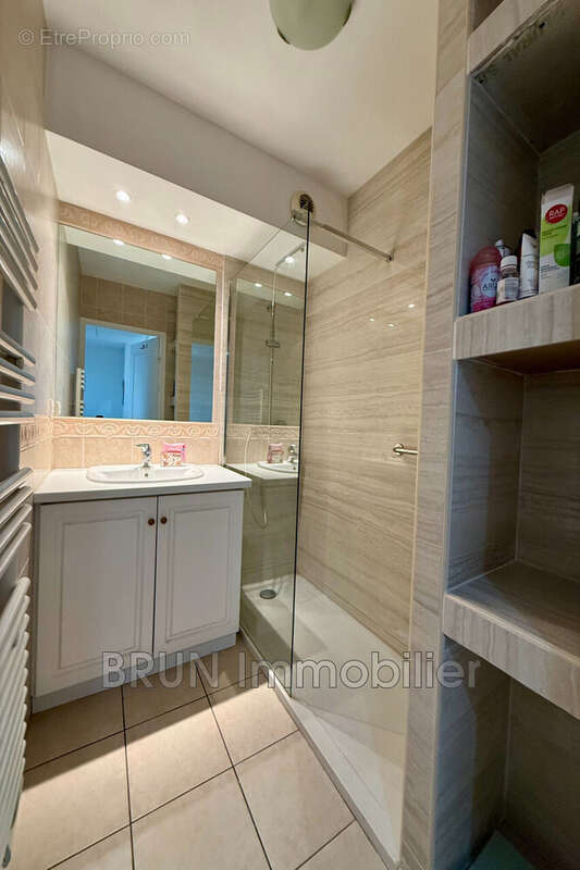 Appartement 60 m² à Antibes  - photo 4