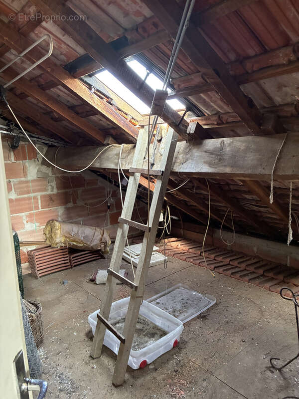 Pavillon à rénover entièrement, élevé sur sous-sol complet - photo 15