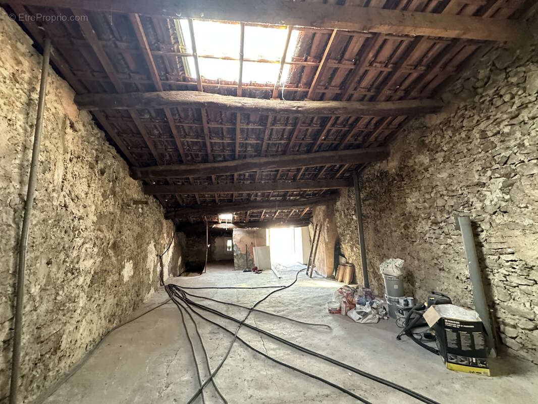 Maison à SOLLIES-TOUCAS