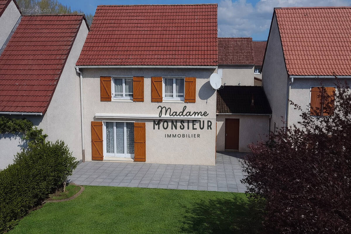 Maison à MORESTEL