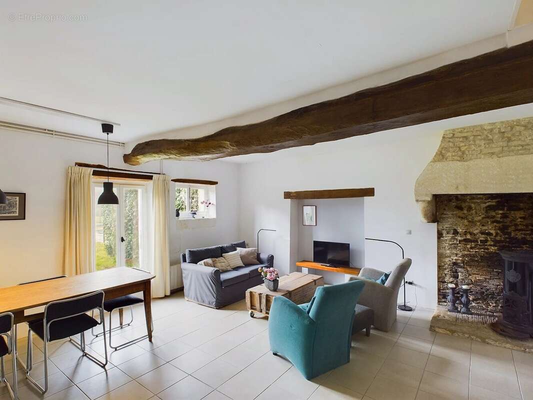 Maison à SAINT-JEAN-D'ANGELY