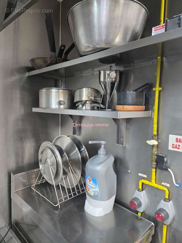 Commerce à MEXIMIEUX