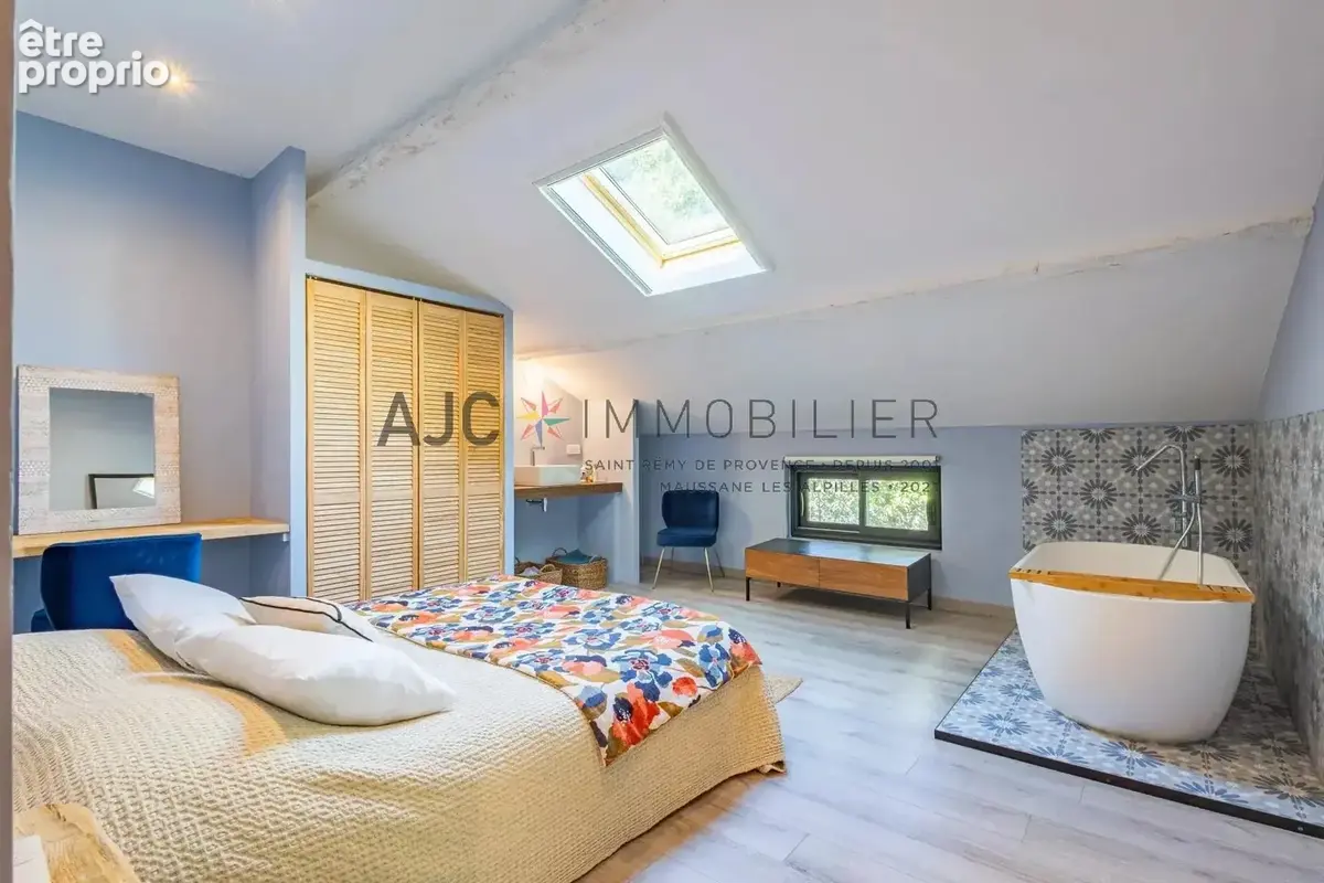 Saint-Rémy-de-Provence – À pied du centre, une maison rénovée au charme de la campagne - photo 15
